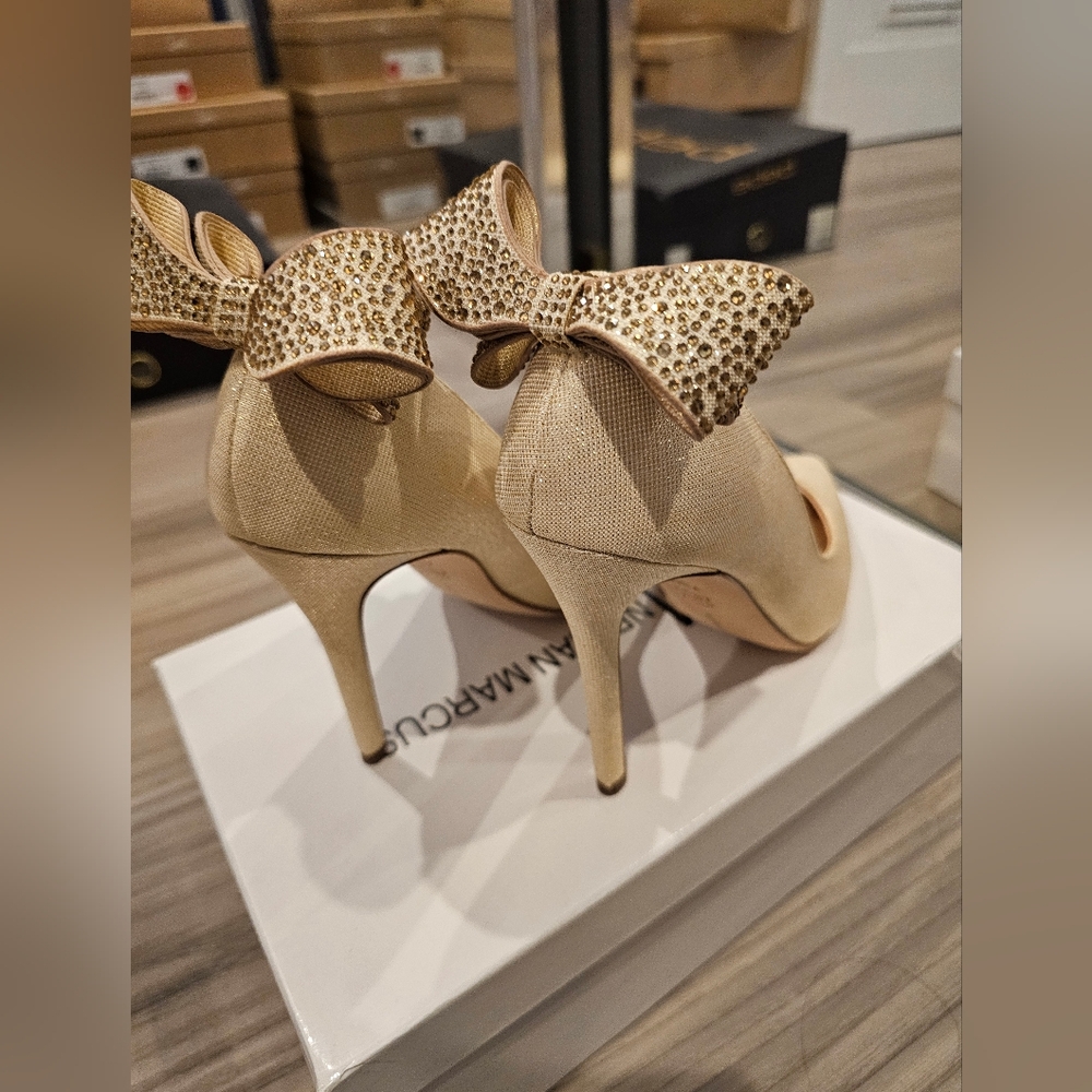 Bow rhinestone pumps gold and sparkling size 7/12 brand new with original box